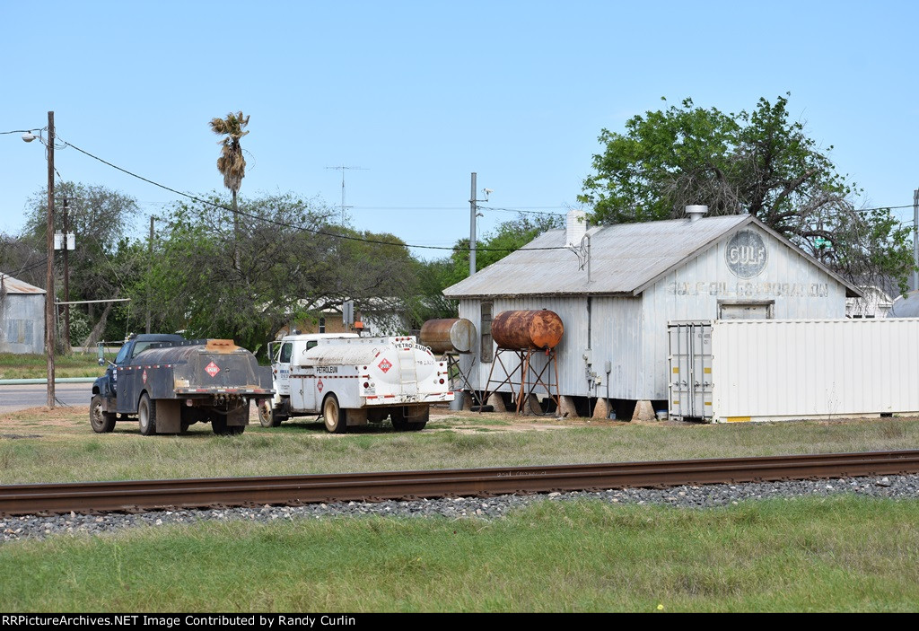 Dilley TX Oil Distributor